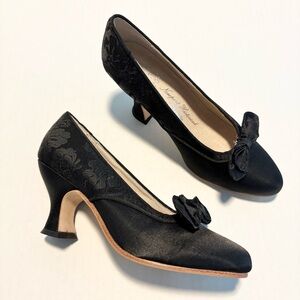 American Duchess Seabury Heels Rare Newport Historical Society Size 7